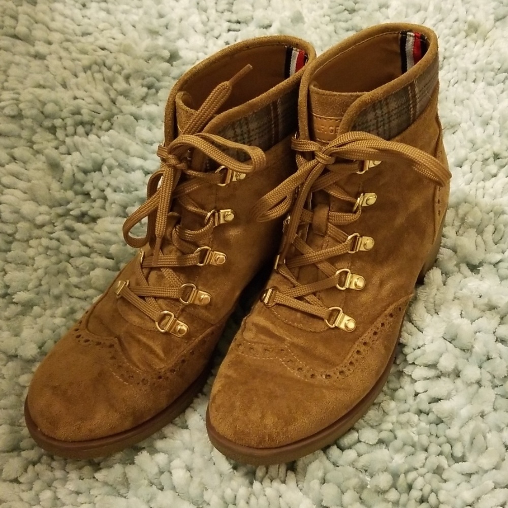 Tommy Hilfiger suede booties